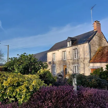 Normande Et Accueil Chevaux 度假居